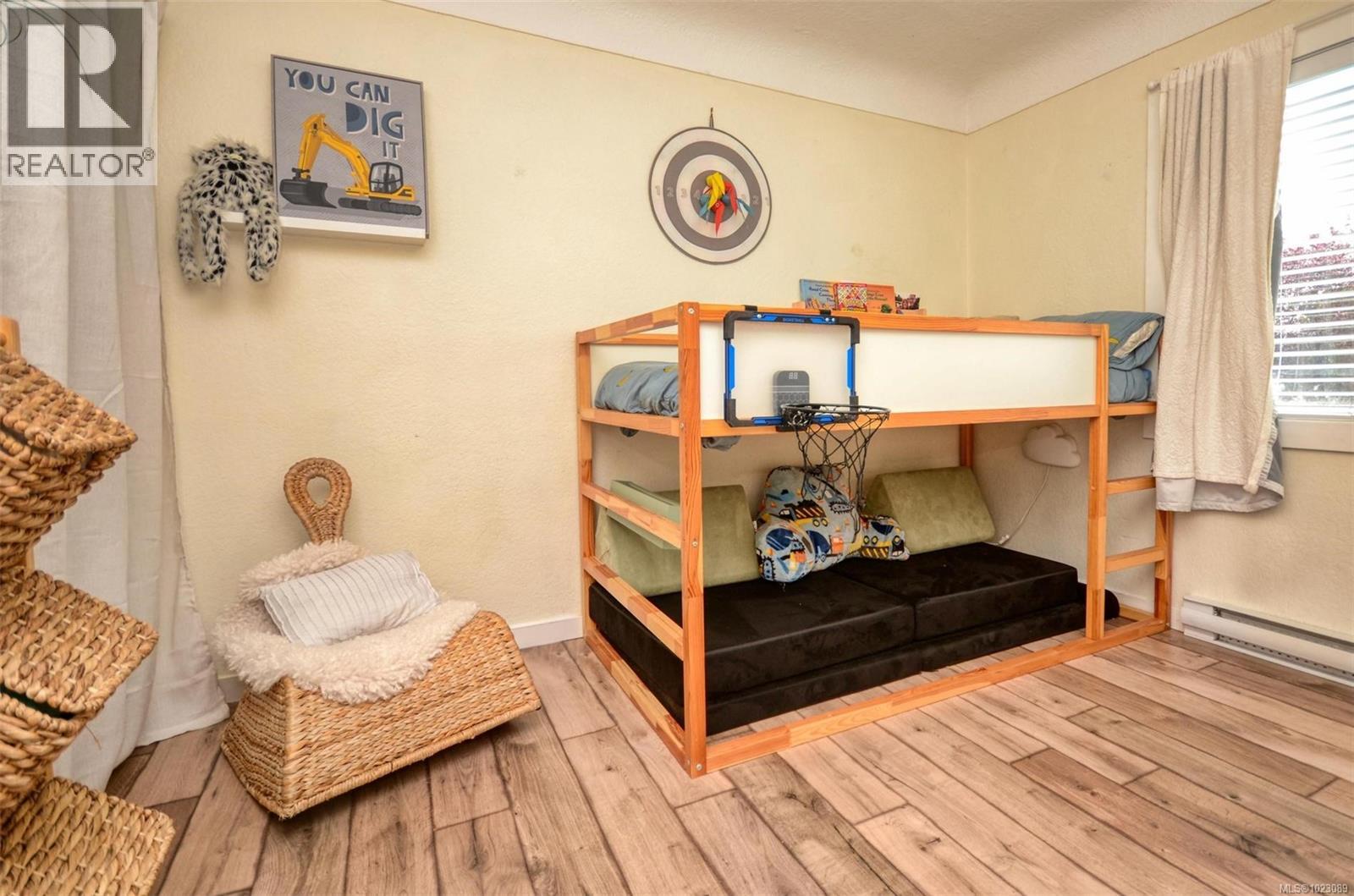  271 Battleford Avenue, Saanich