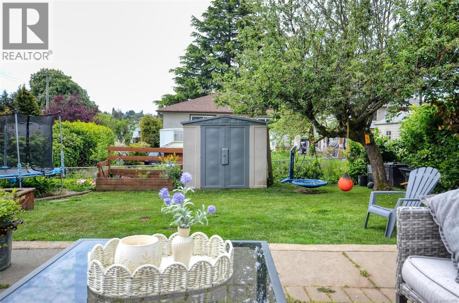  271 Battleford Avenue, Saanich