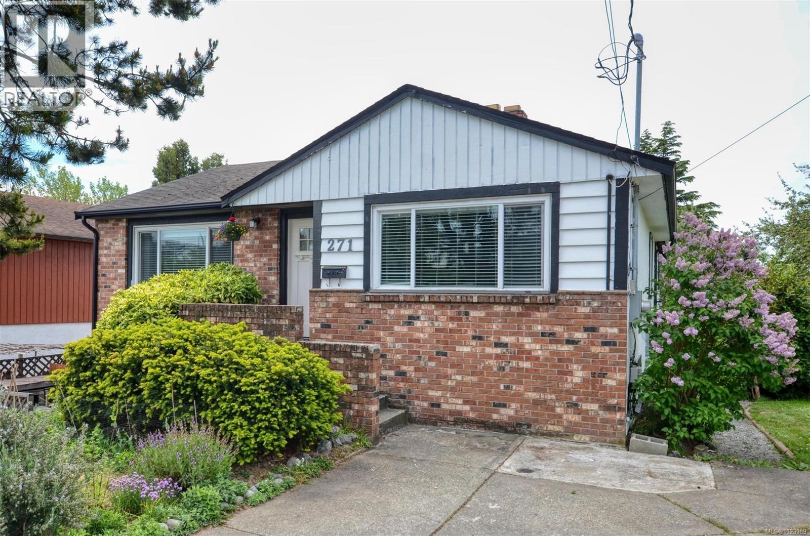  271 Battleford Avenue, Saanich
