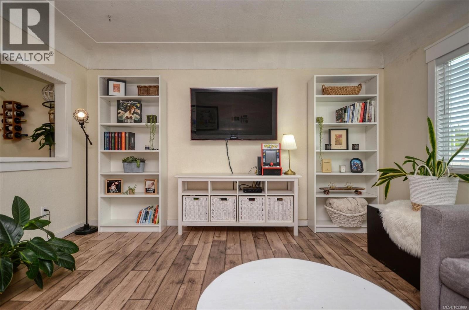  271 Battleford Avenue, Saanich