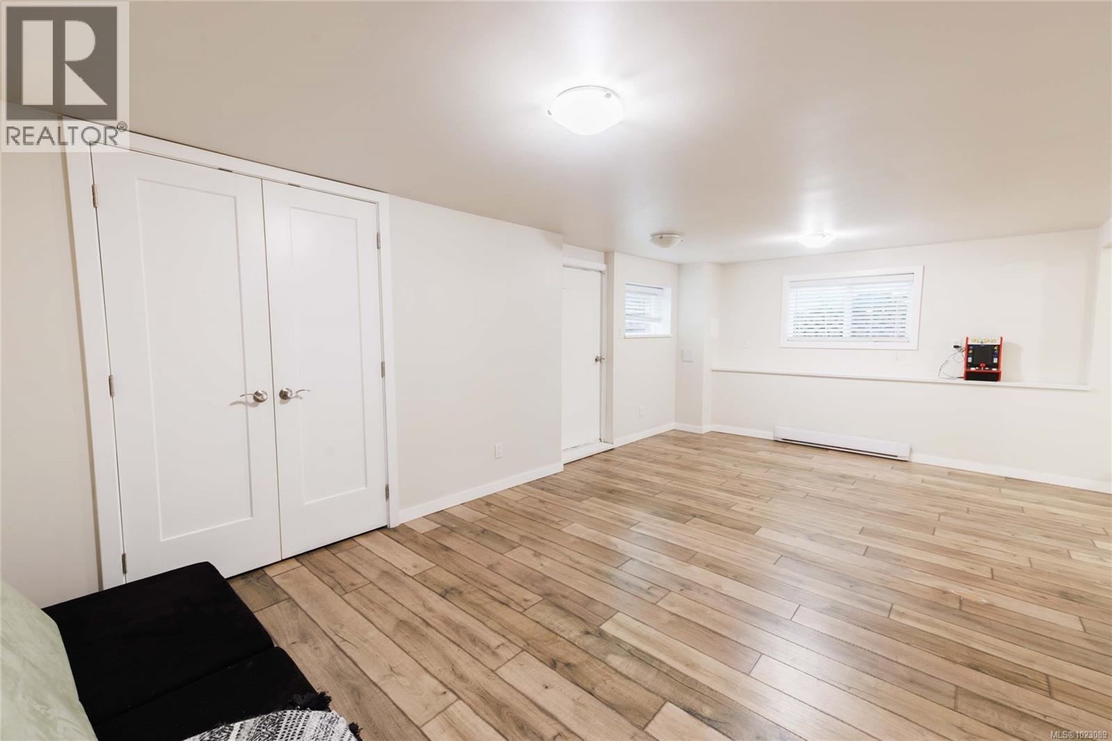  271 Battleford Avenue, Saanich