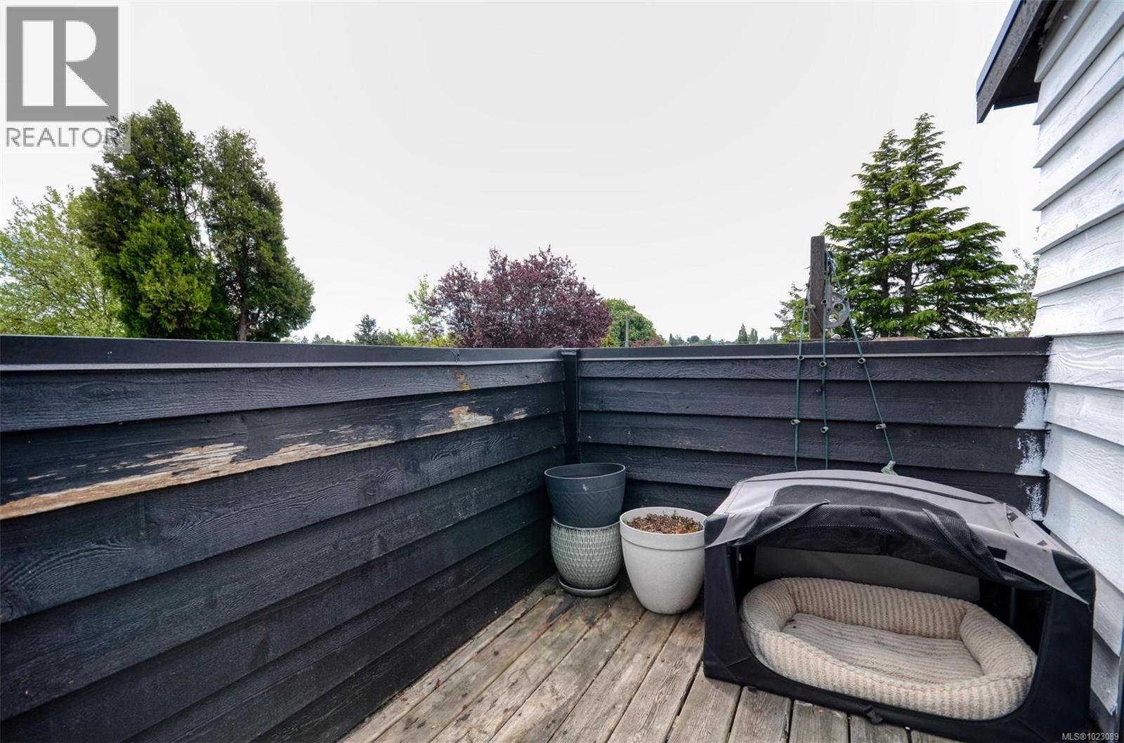  271 Battleford Avenue, Saanich