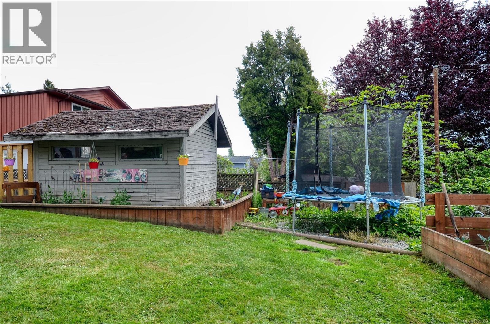  271 Battleford Avenue, Saanich