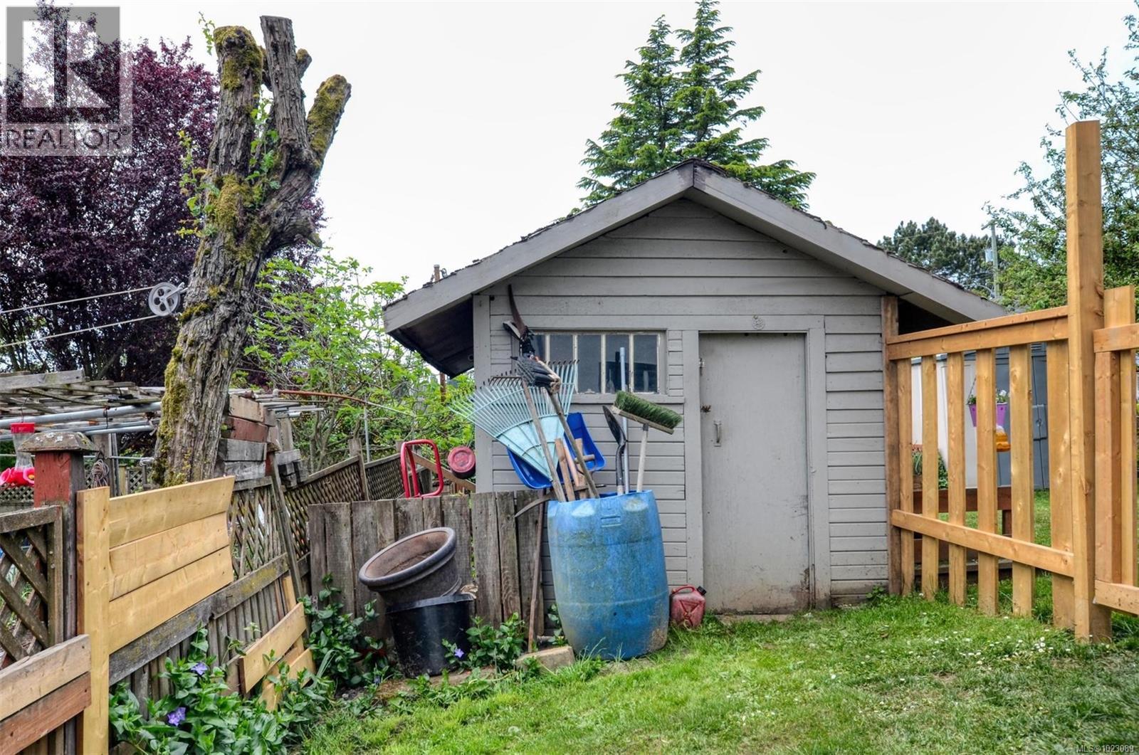  271 Battleford Avenue, Saanich