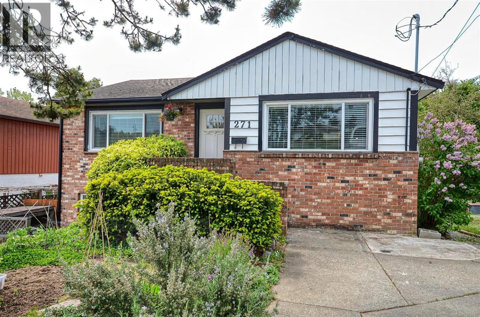  271 Battleford Avenue, Saanich