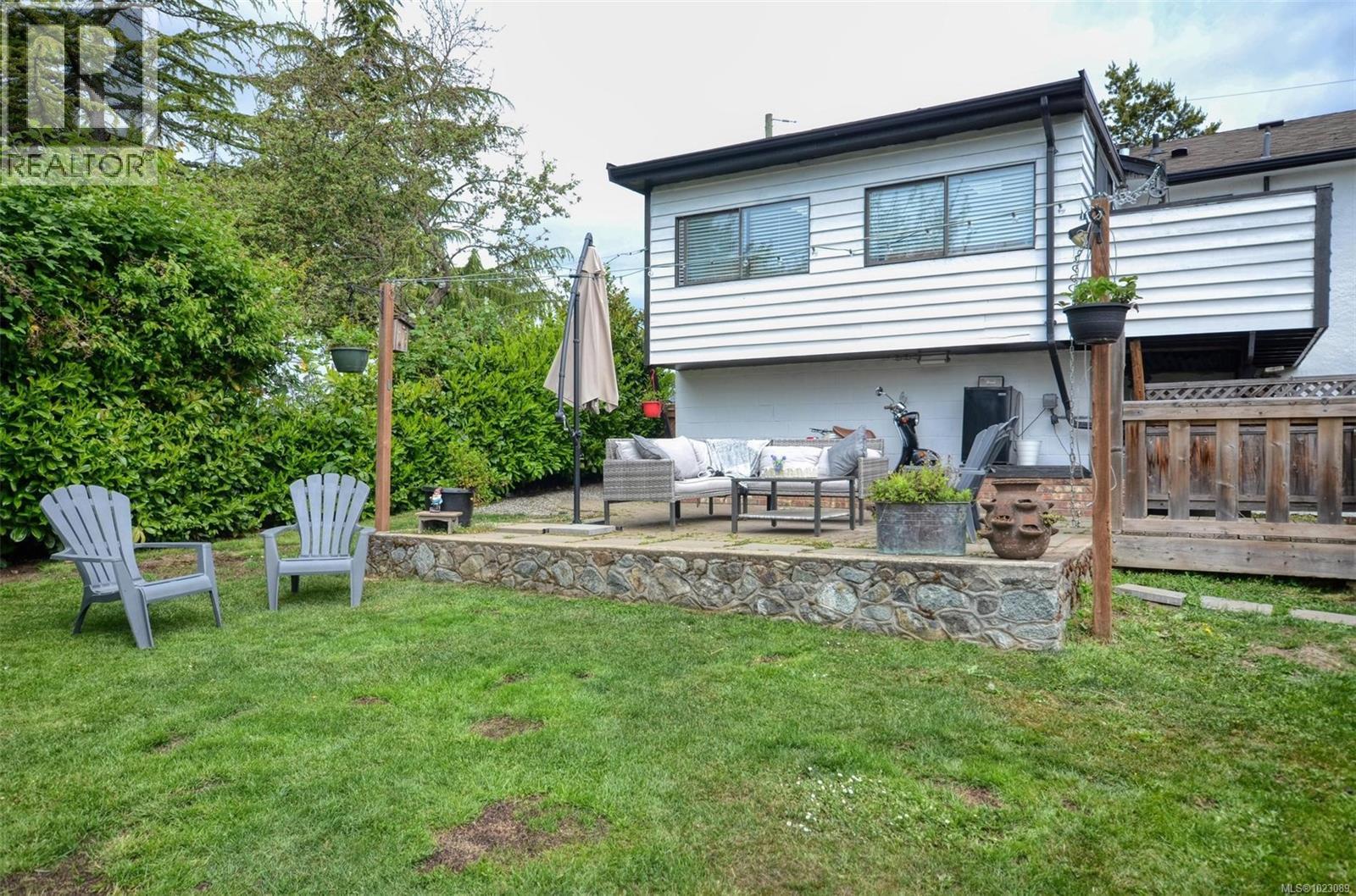  271 Battleford Avenue, Saanich