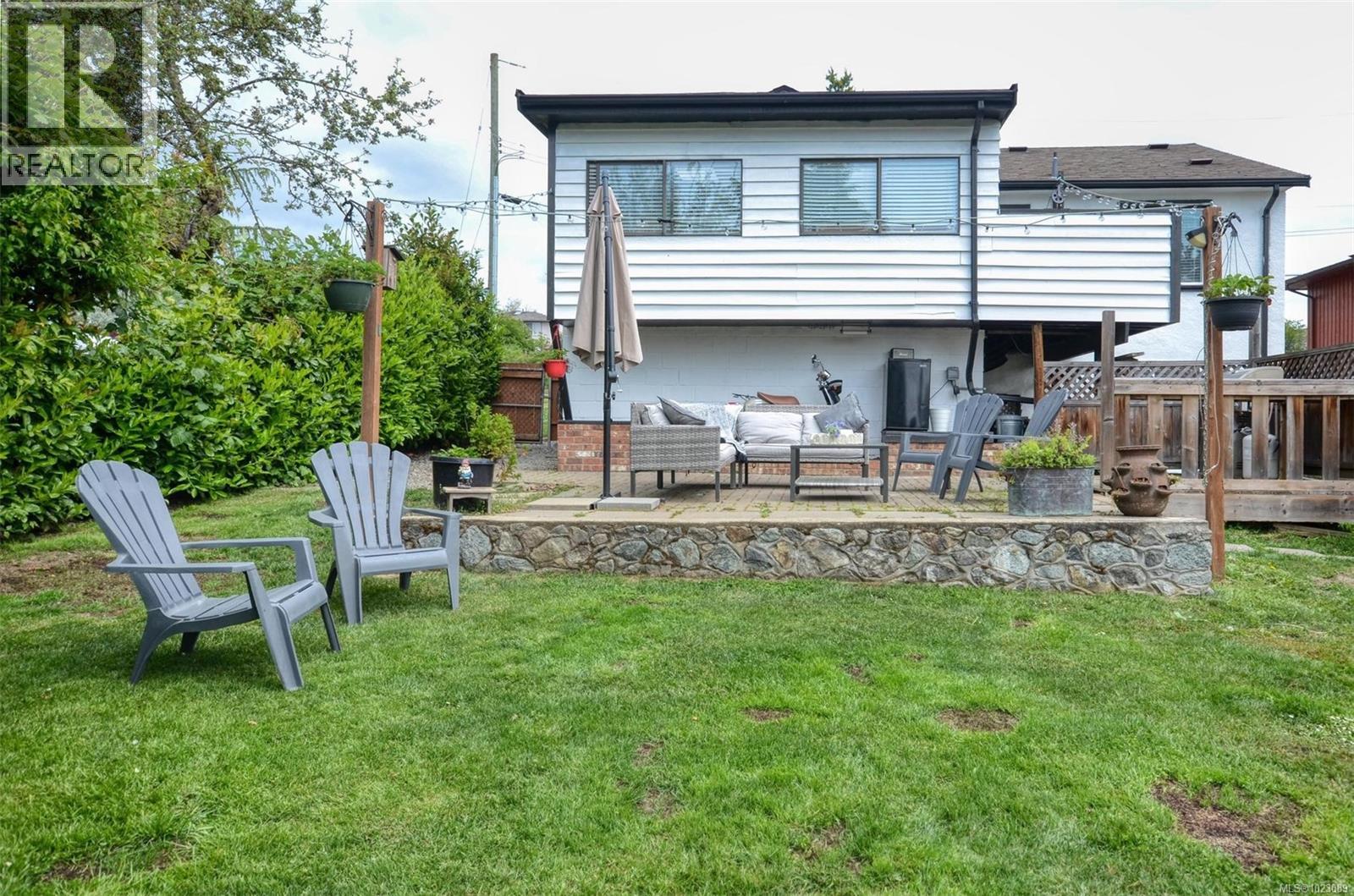  271 Battleford Avenue, Saanich