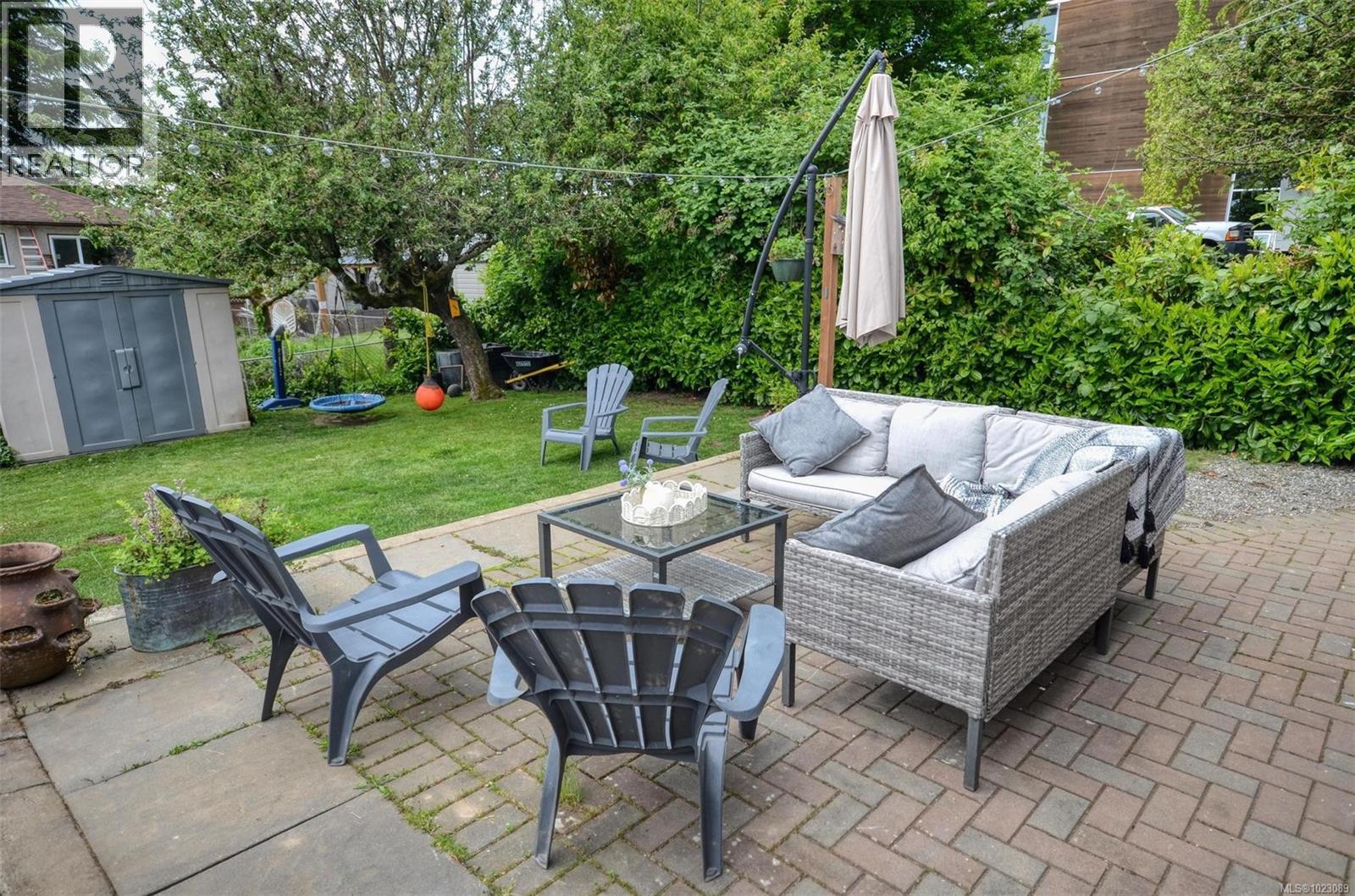  271 Battleford Avenue, Saanich