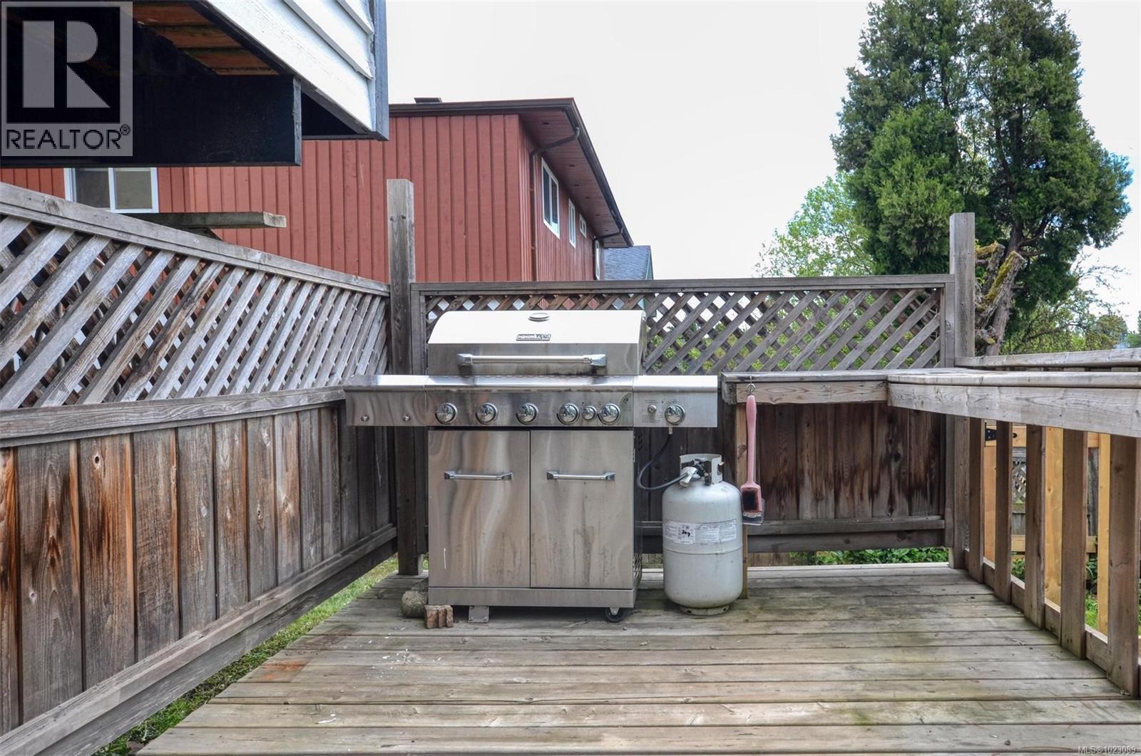  271 Battleford Avenue, Saanich