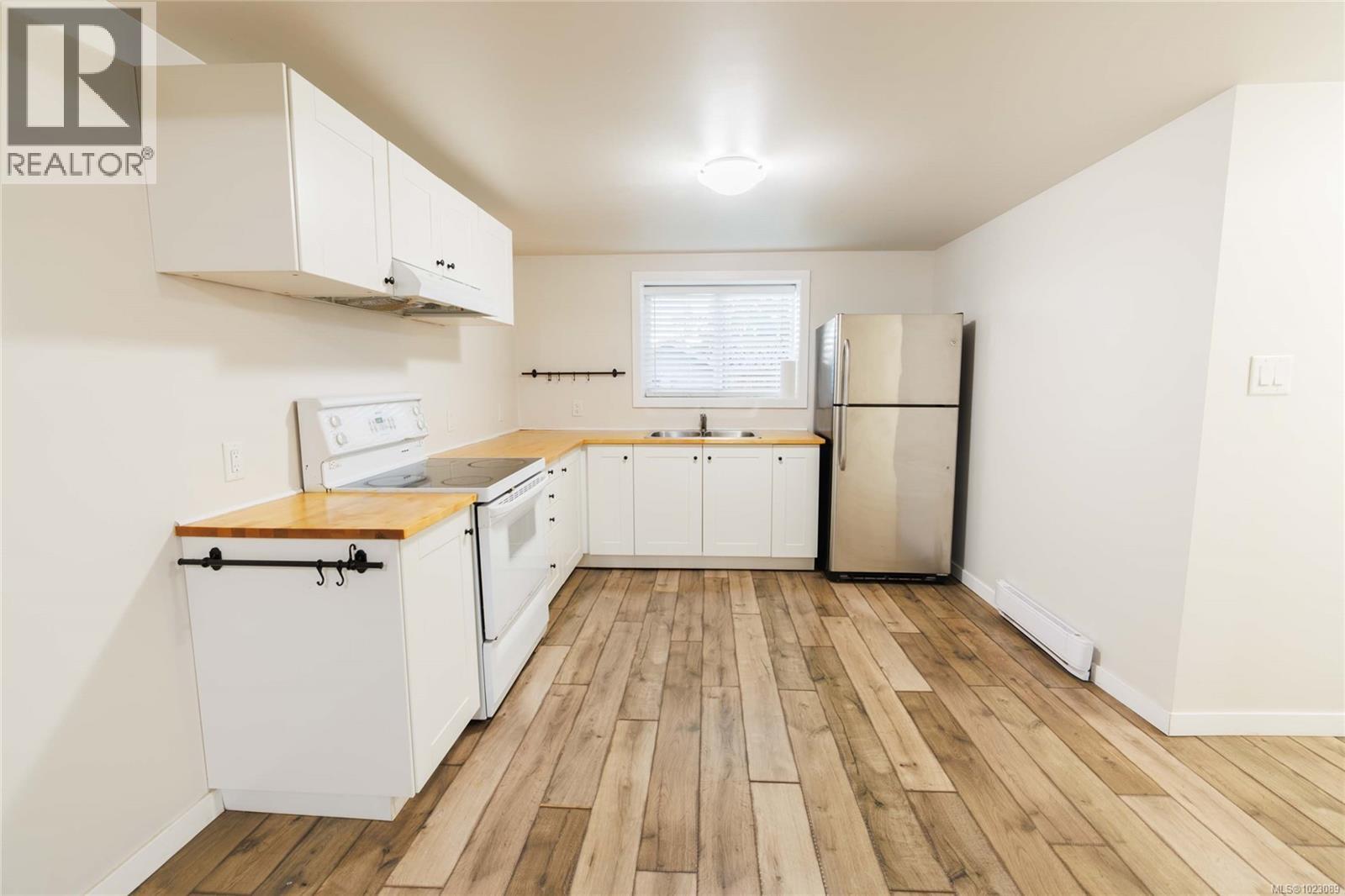  271 Battleford Avenue, Saanich