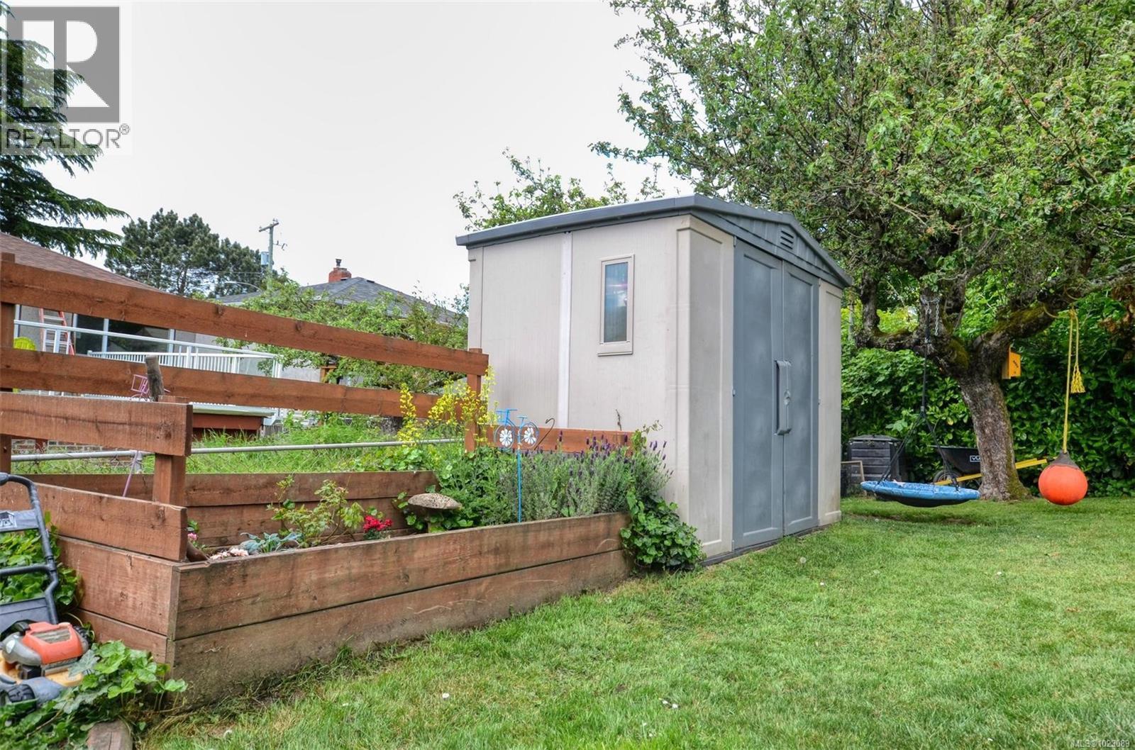  271 Battleford Avenue, Saanich