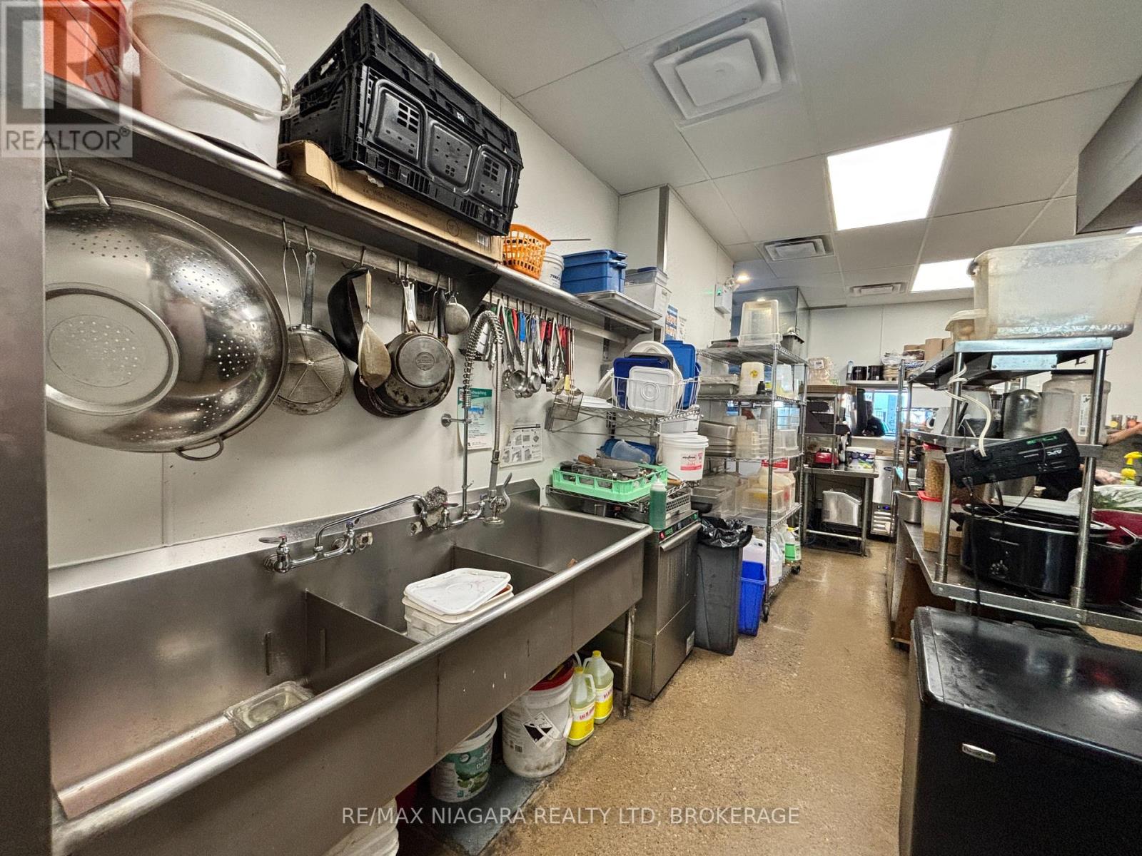 UNIT #4 - 1356 SOUTH SERVICE ROAD S — photo 23