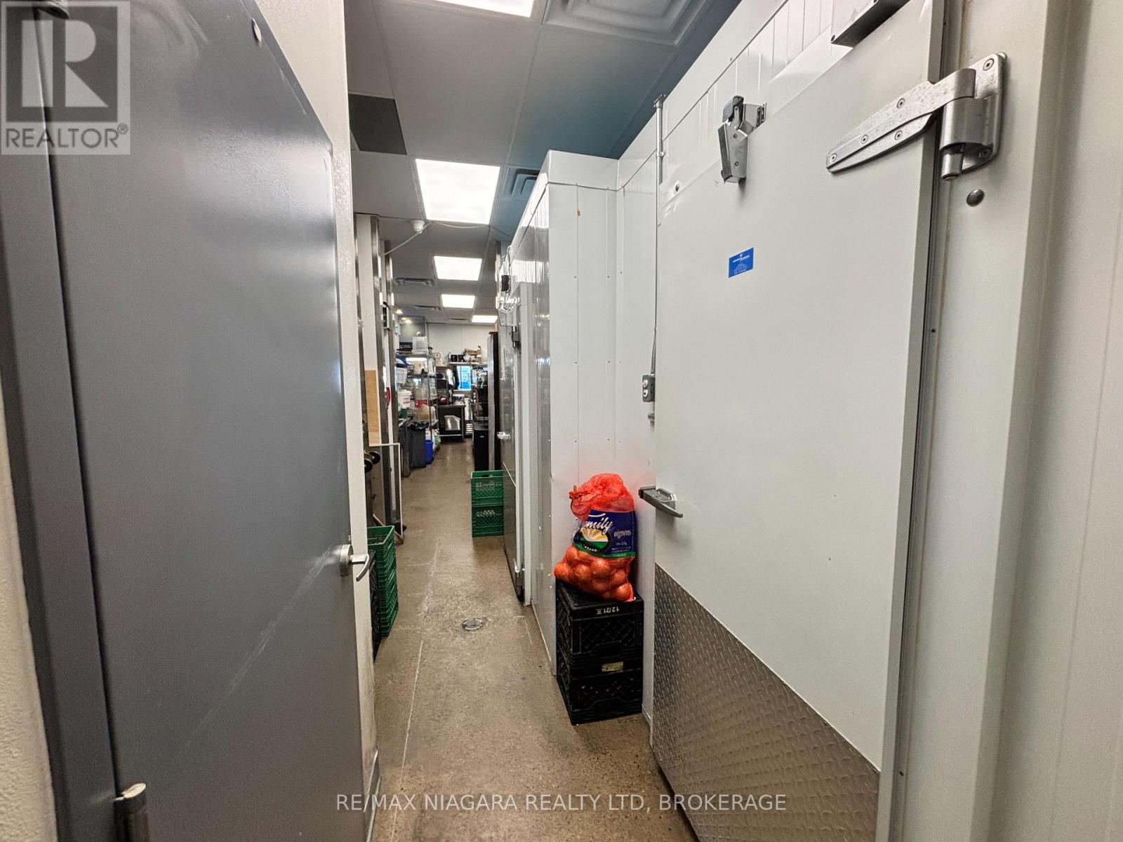 UNIT #4 - 1356 SOUTH SERVICE ROAD S — photo 24