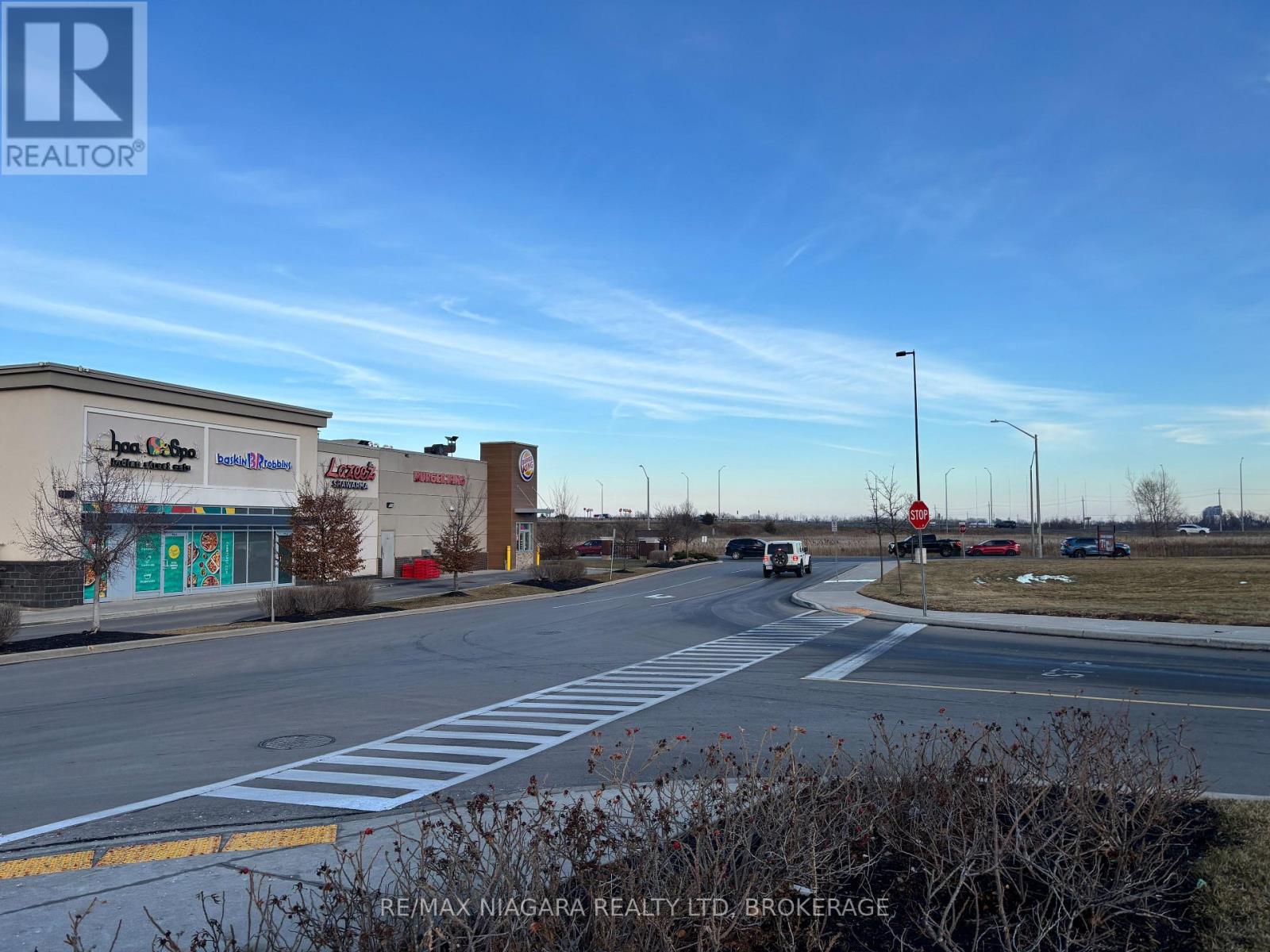 UNIT #4 - 1356 SOUTH SERVICE ROAD S — photo 27