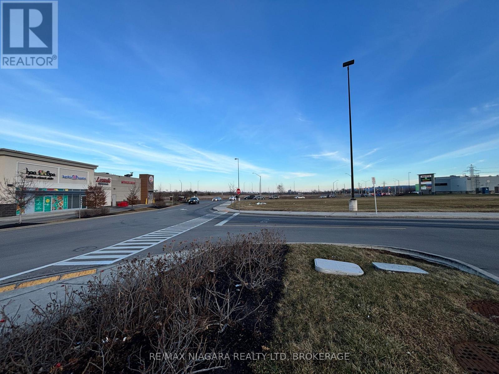 UNIT #4 - 1356 SOUTH SERVICE ROAD S — photo 28