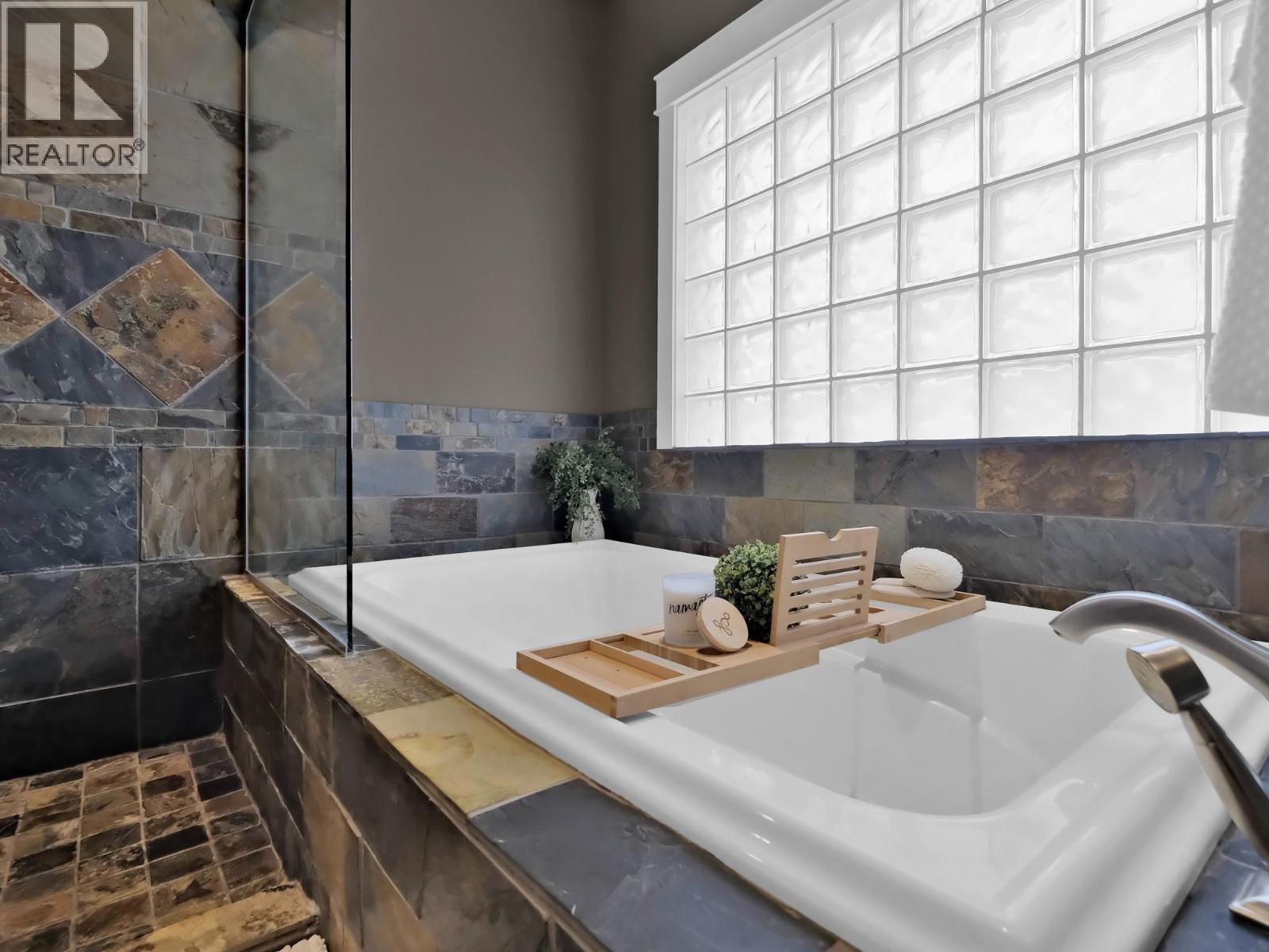 162 VANCOUVER Place, Penticton