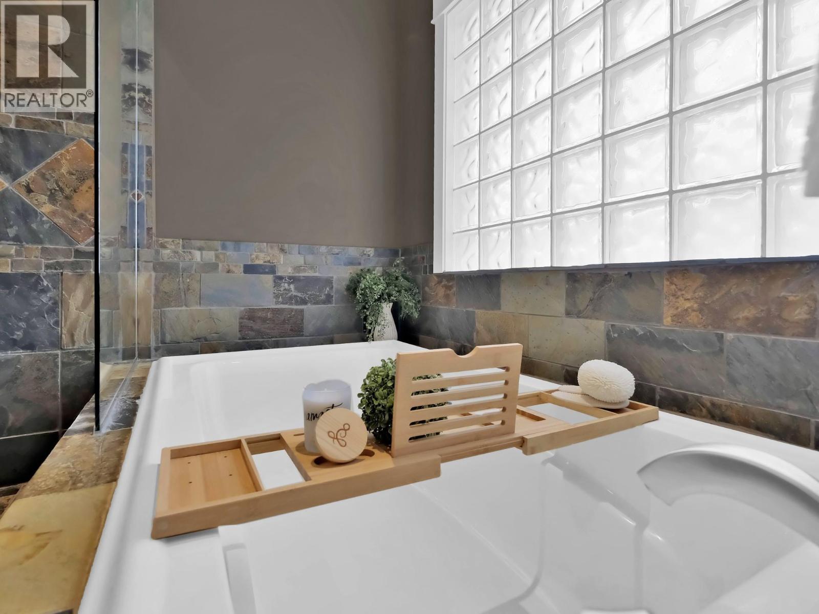 162 VANCOUVER Place, Penticton