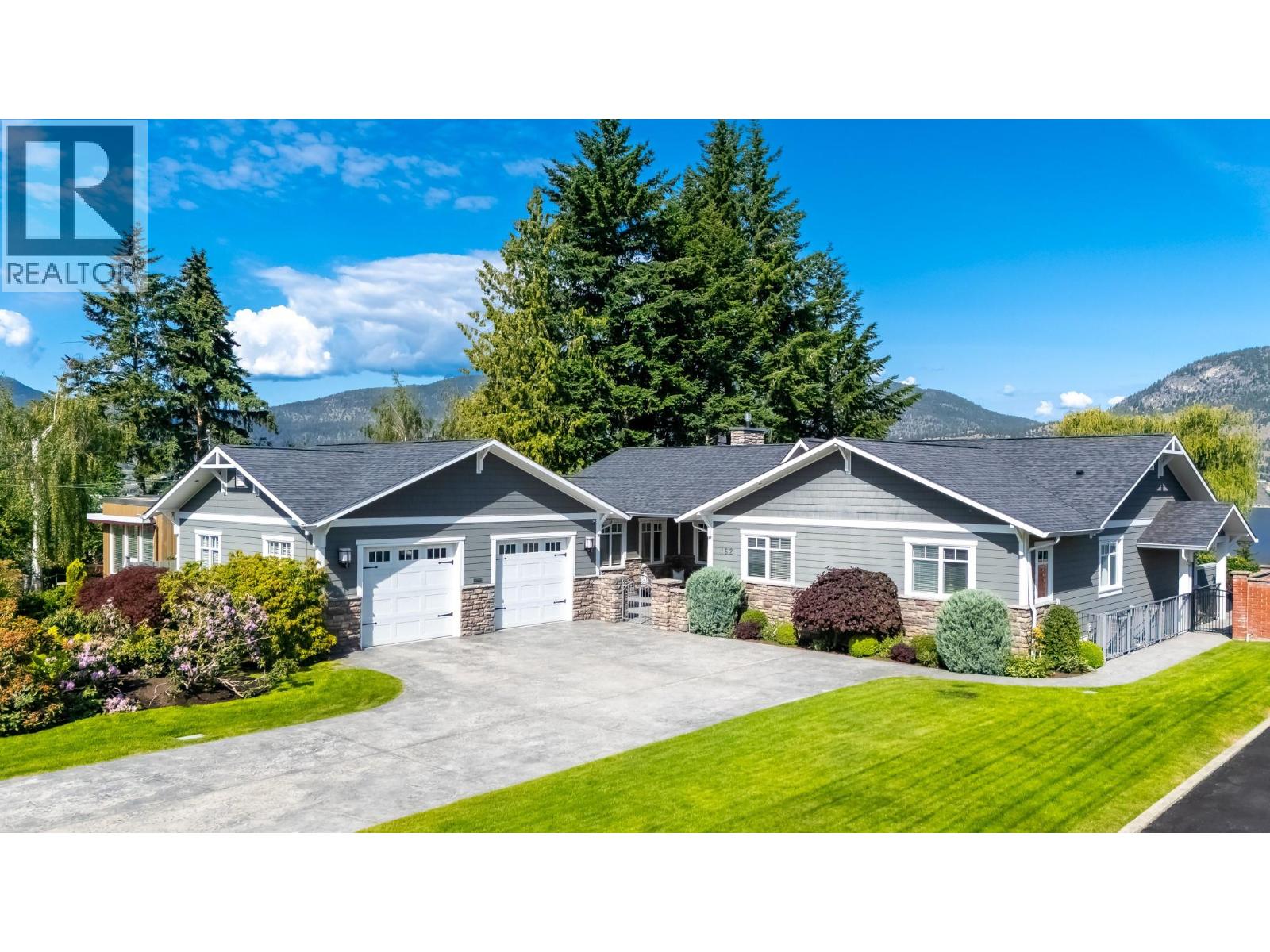 162 VANCOUVER Place - 2