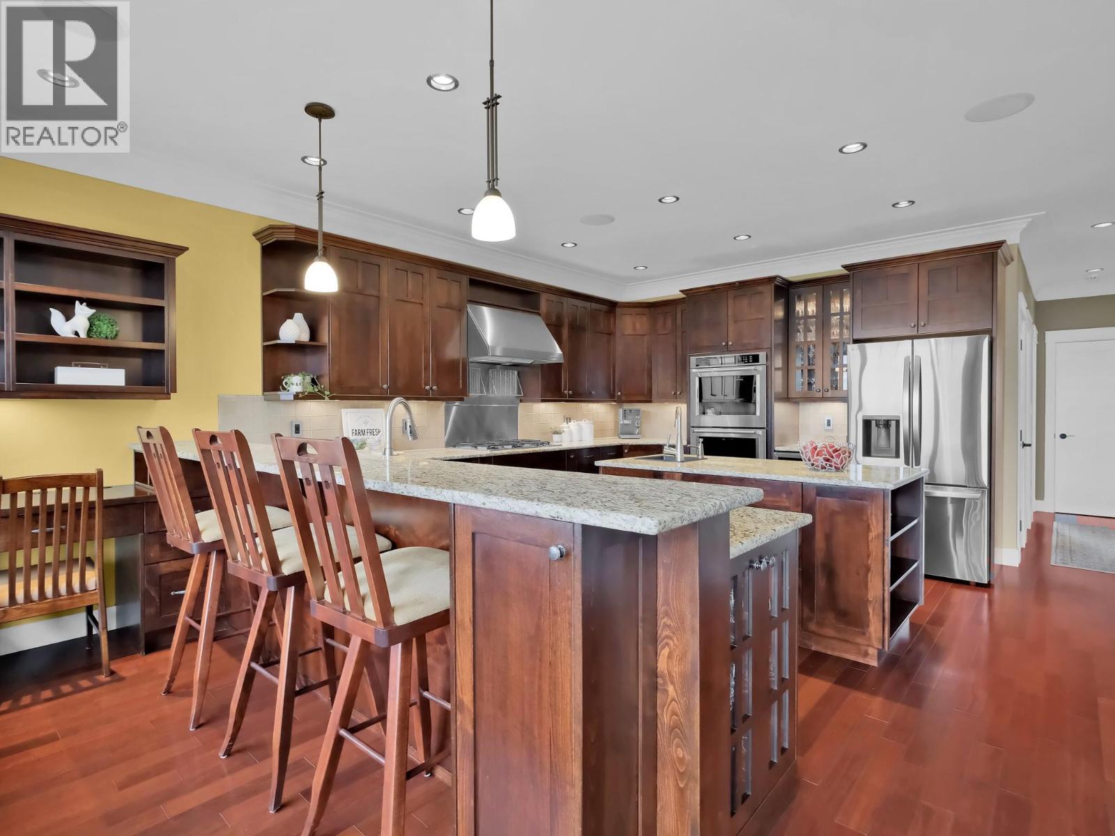 162 VANCOUVER Place - 32