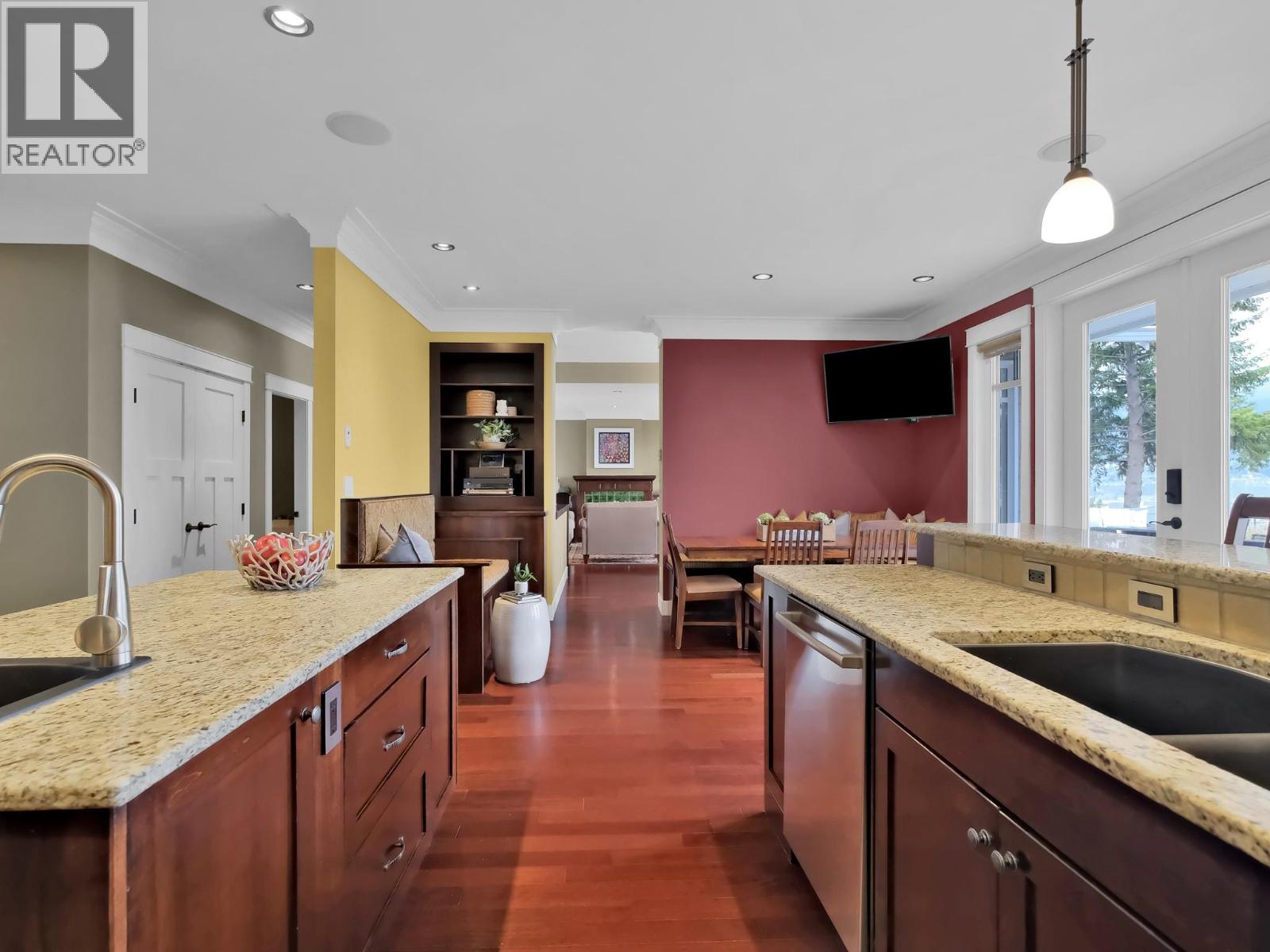 162 VANCOUVER Place - 33