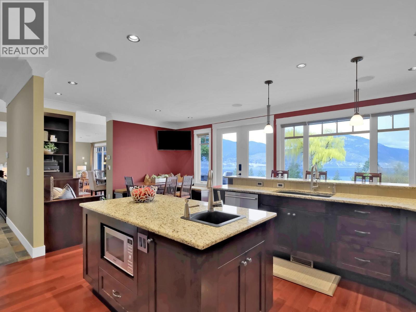 162 VANCOUVER Place - 34