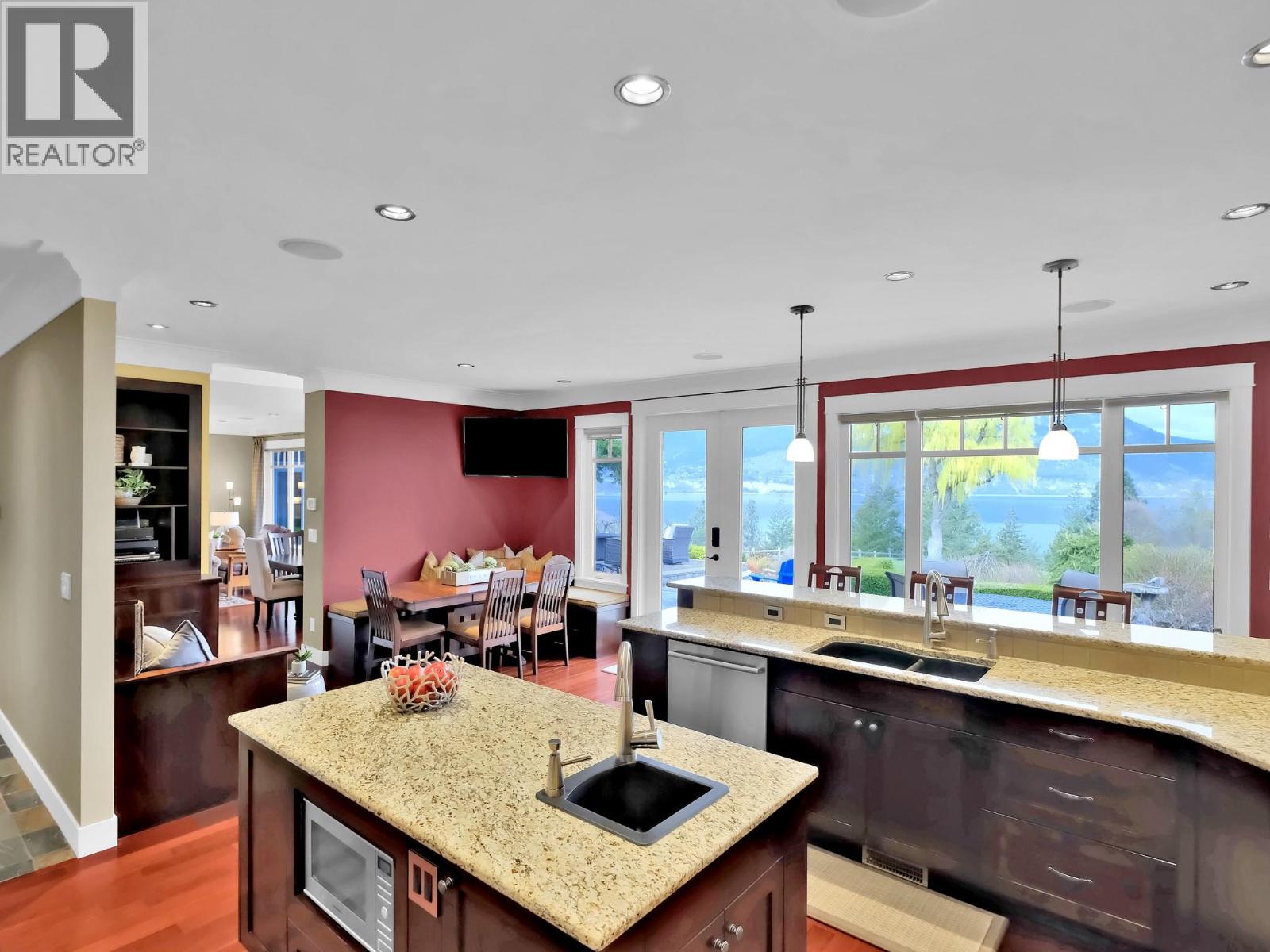 162 VANCOUVER Place - 35