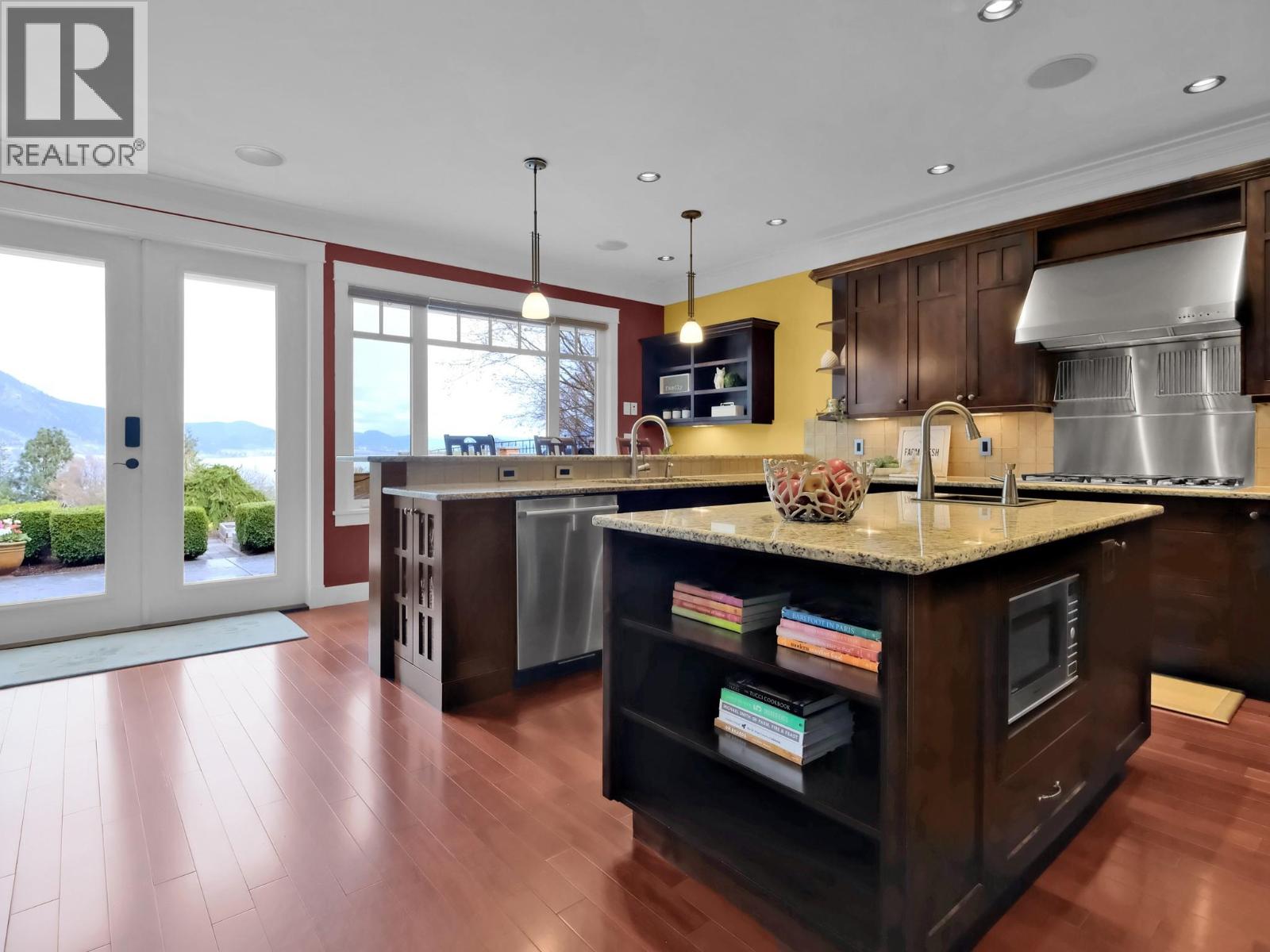 162 VANCOUVER Place - 38