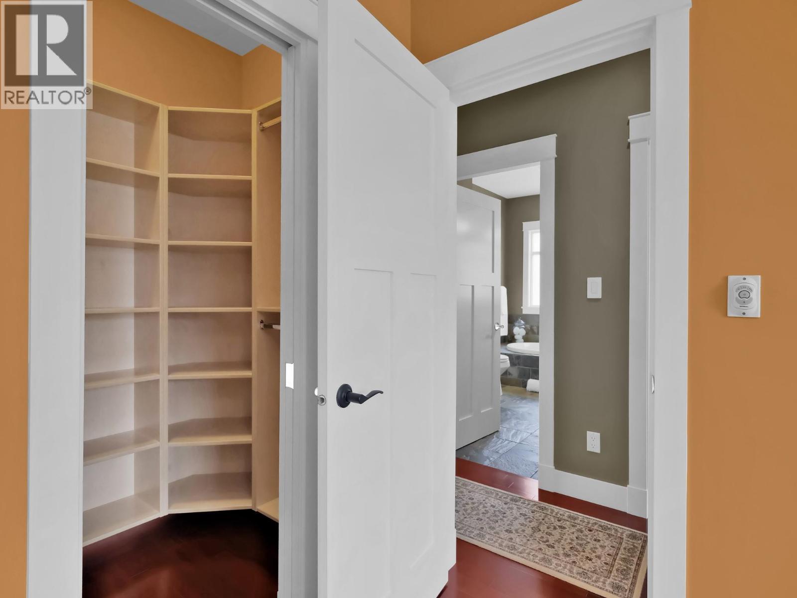 162 VANCOUVER Place - 43