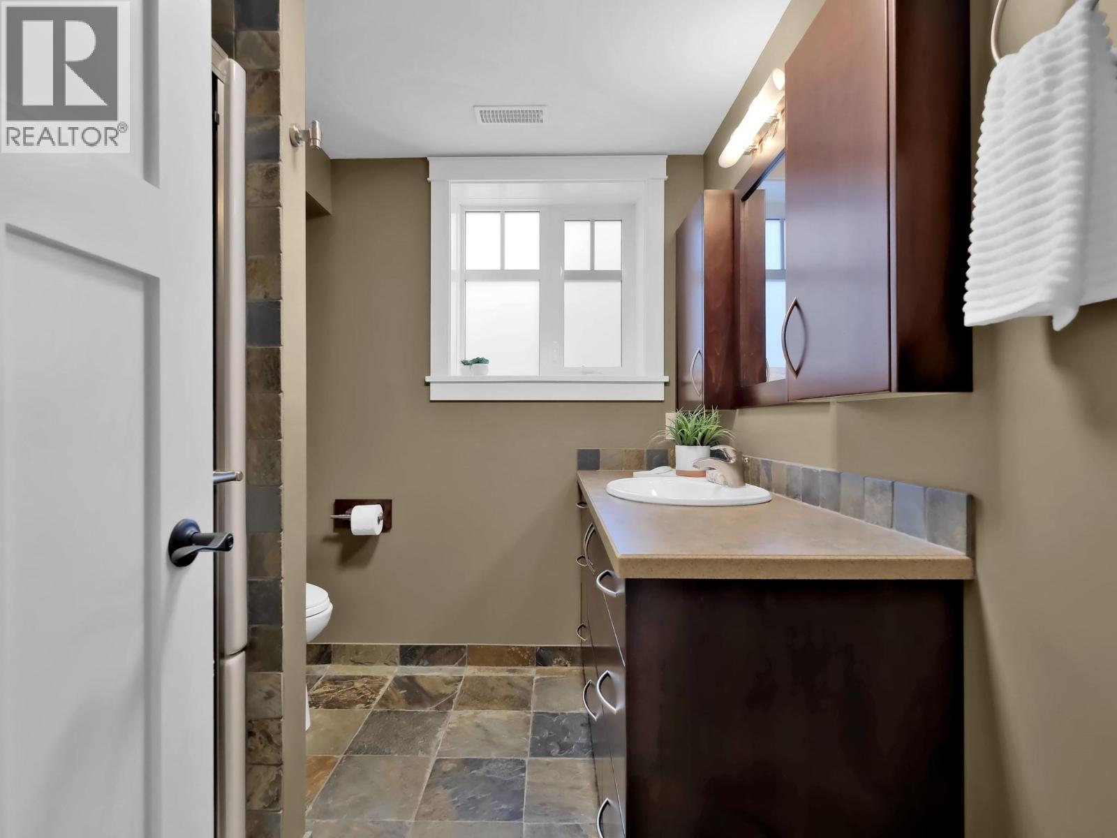 162 VANCOUVER Place - 56