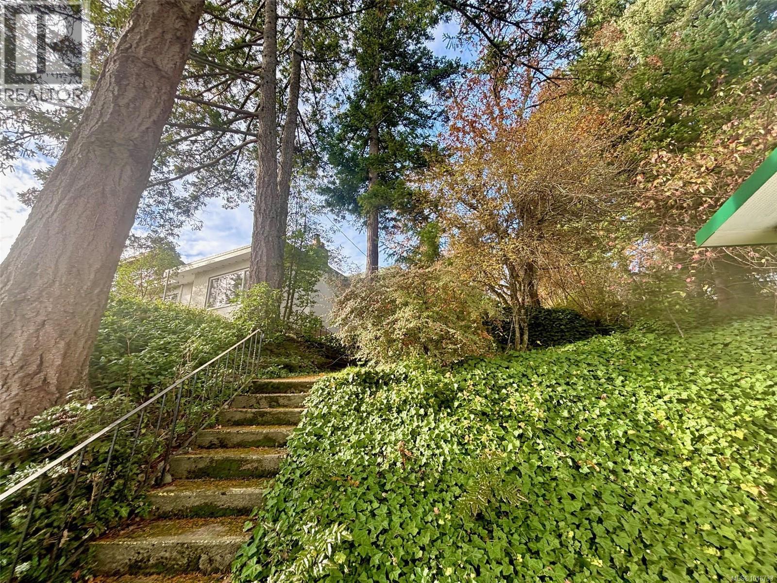  3904 Wilkinson Road, Saanich