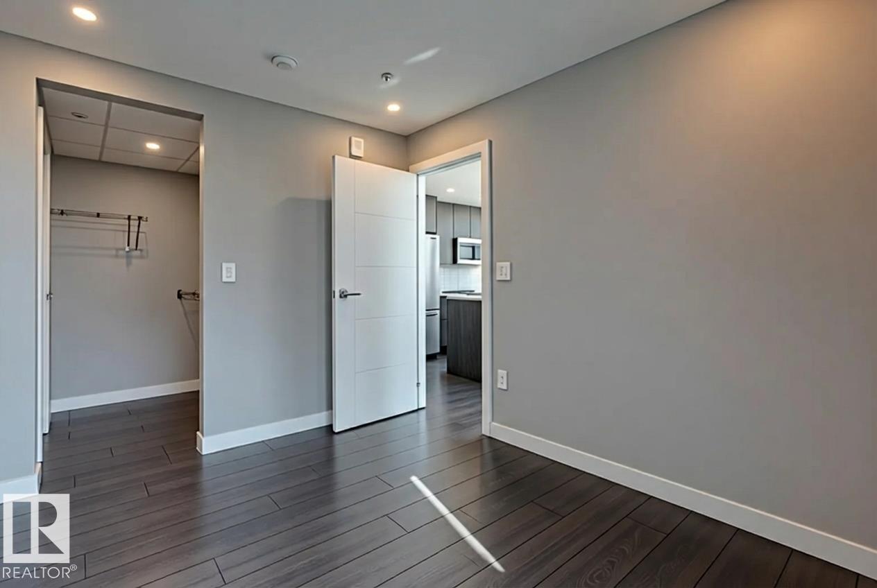 
          3303 10180 103 Street NW
            <br/>
            <span>Edmonton</span>
            , 
            <span>AB</span>
             <span>T5J0L1</span>
         - Photo 35