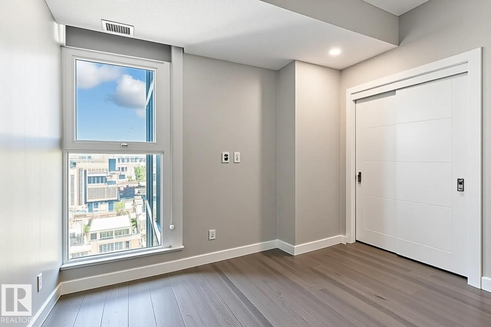 #3301 10180 103 ST NW - 18