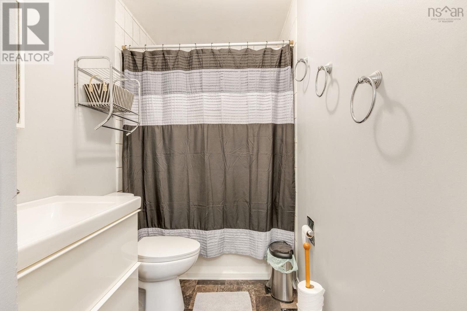 Property 17 of 37 of 85 Poplar Drive