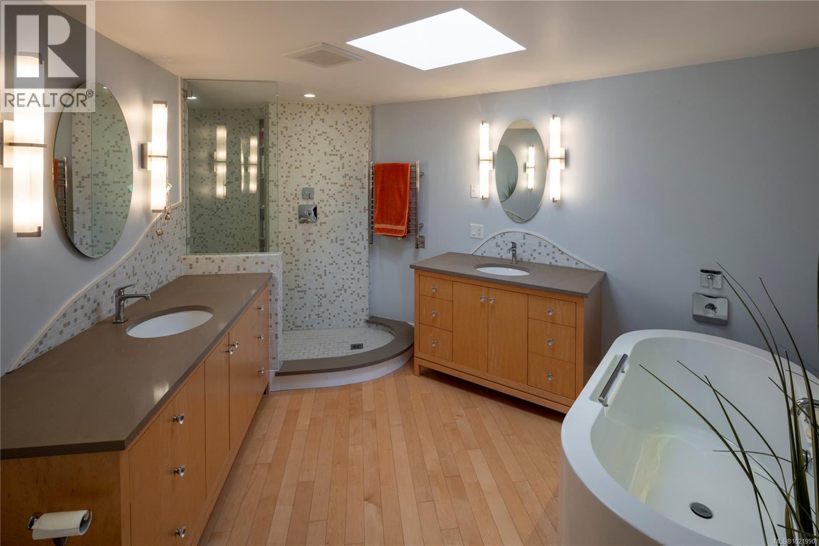 503 2605 Windsor Road, Oak Bay