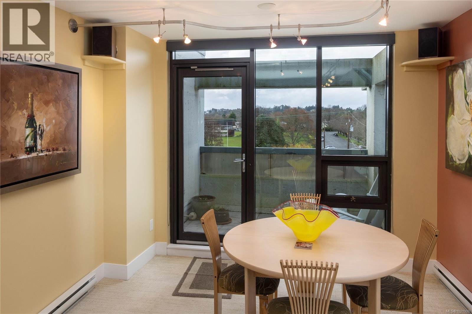 503 2605 Windsor Road, Oak Bay