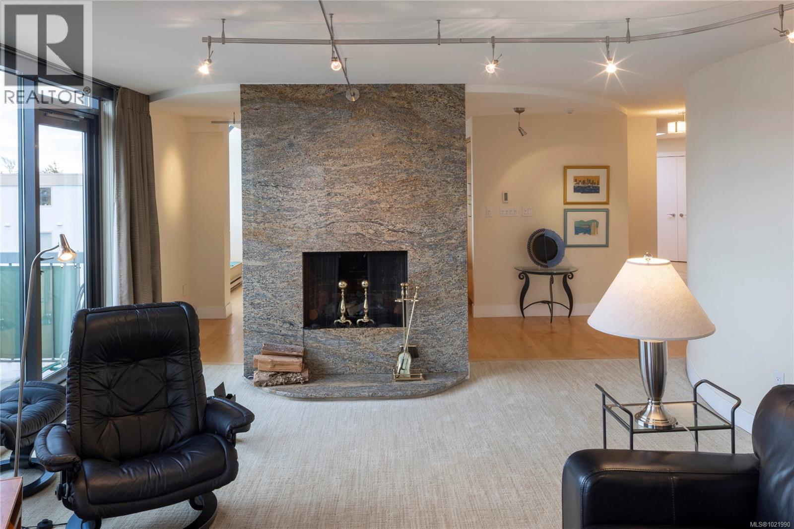 503 2605 Windsor Road, Oak Bay