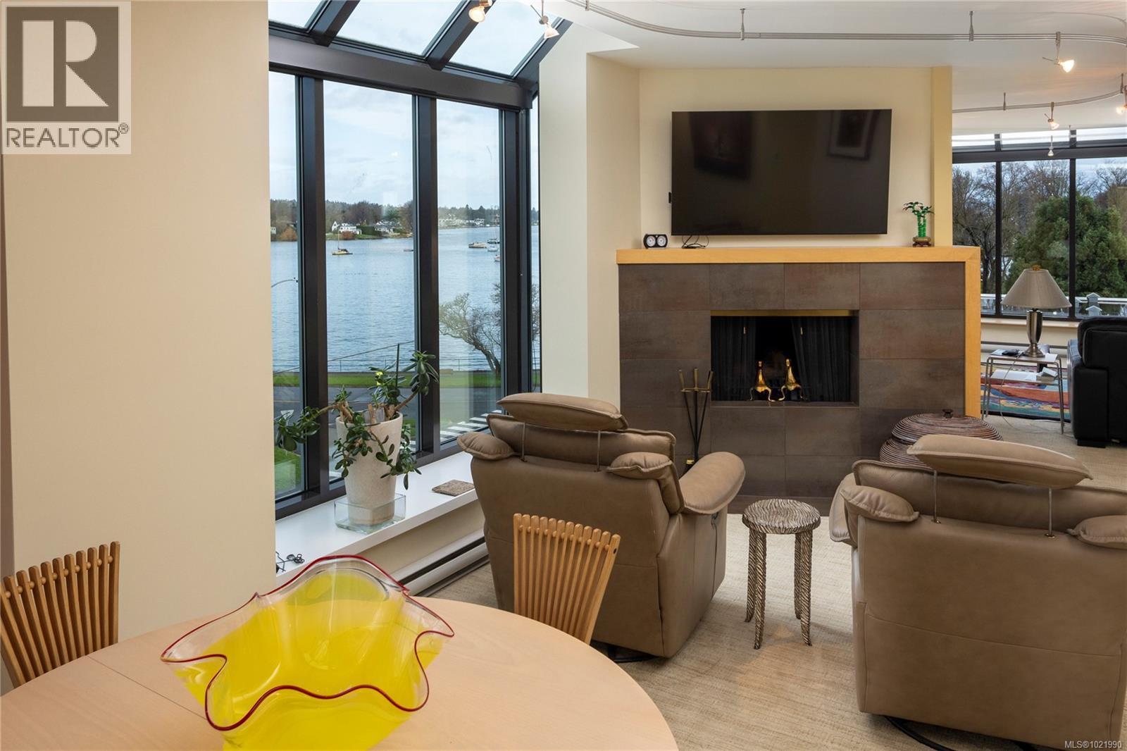 503 2605 Windsor Road, Oak Bay