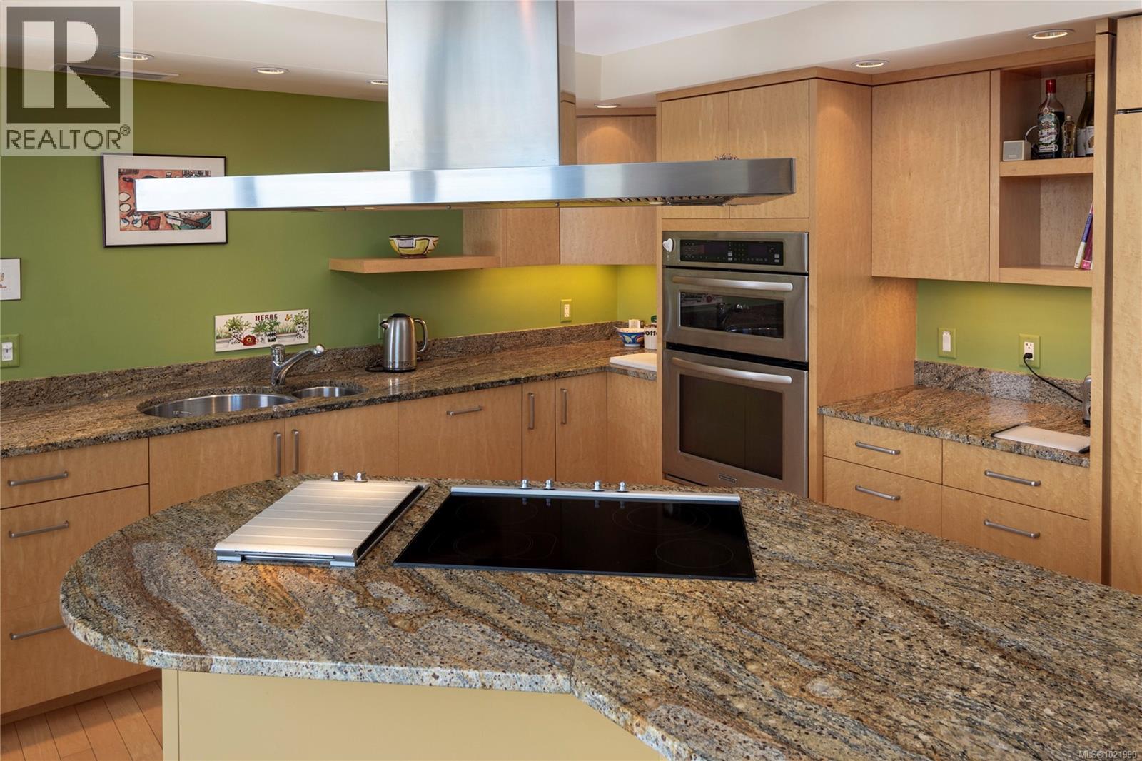 503 2605 Windsor Road, Oak Bay