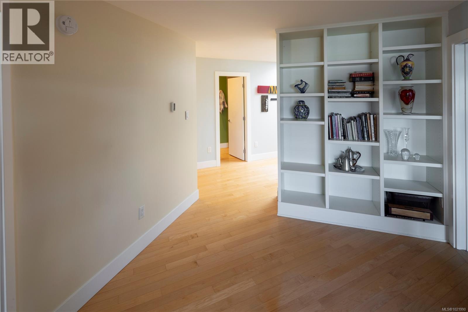 503 2605 Windsor Road, Oak Bay