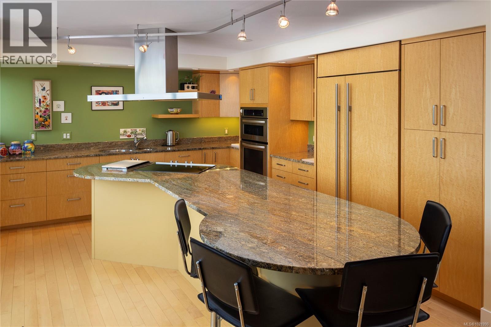 503 2605 Windsor Road, Oak Bay