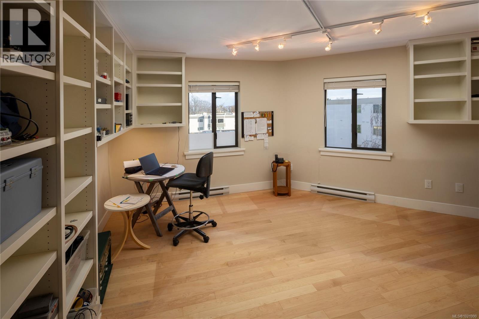 503 2605 Windsor Road, Oak Bay