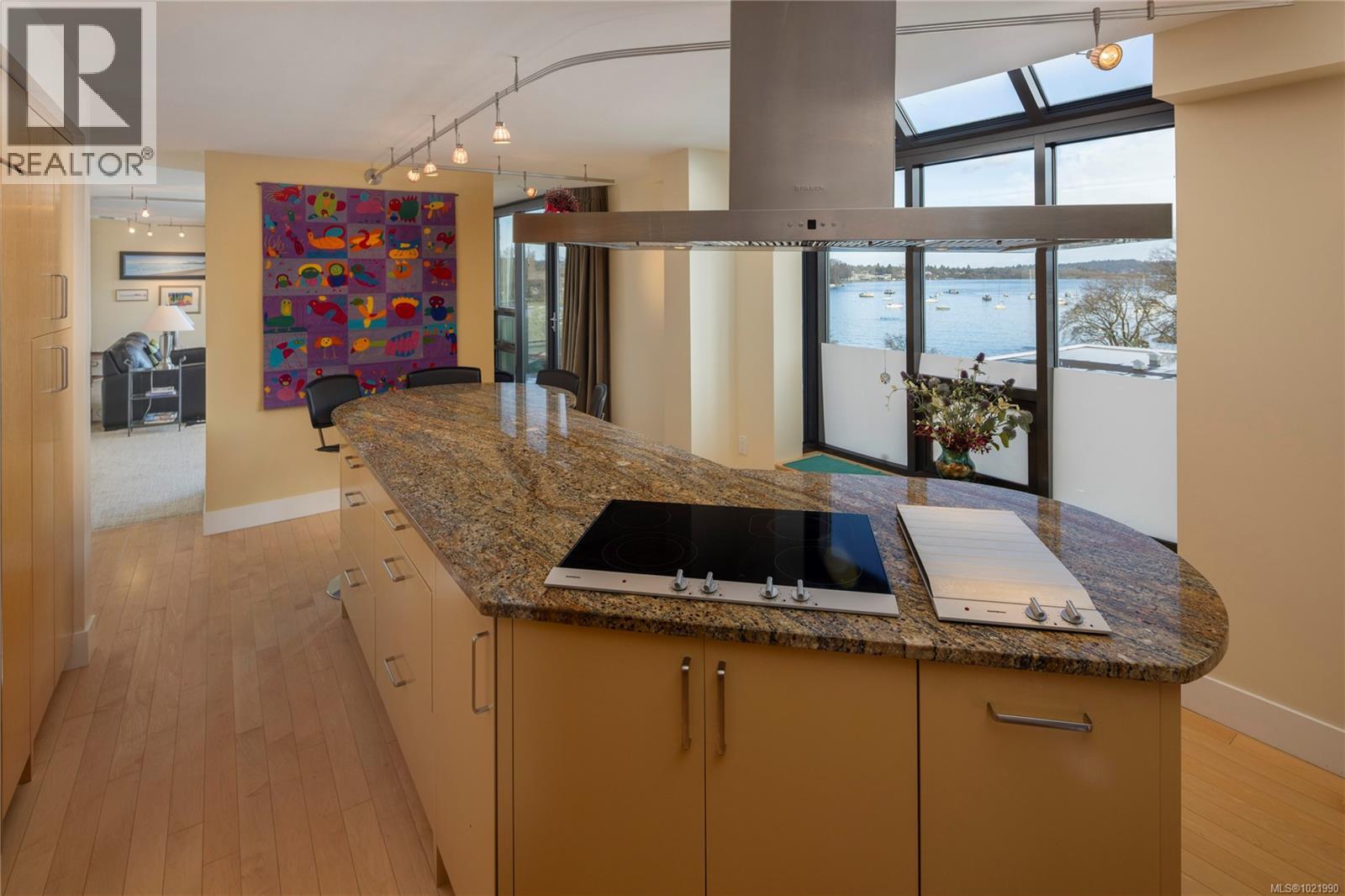 503 2605 Windsor Road, Oak Bay