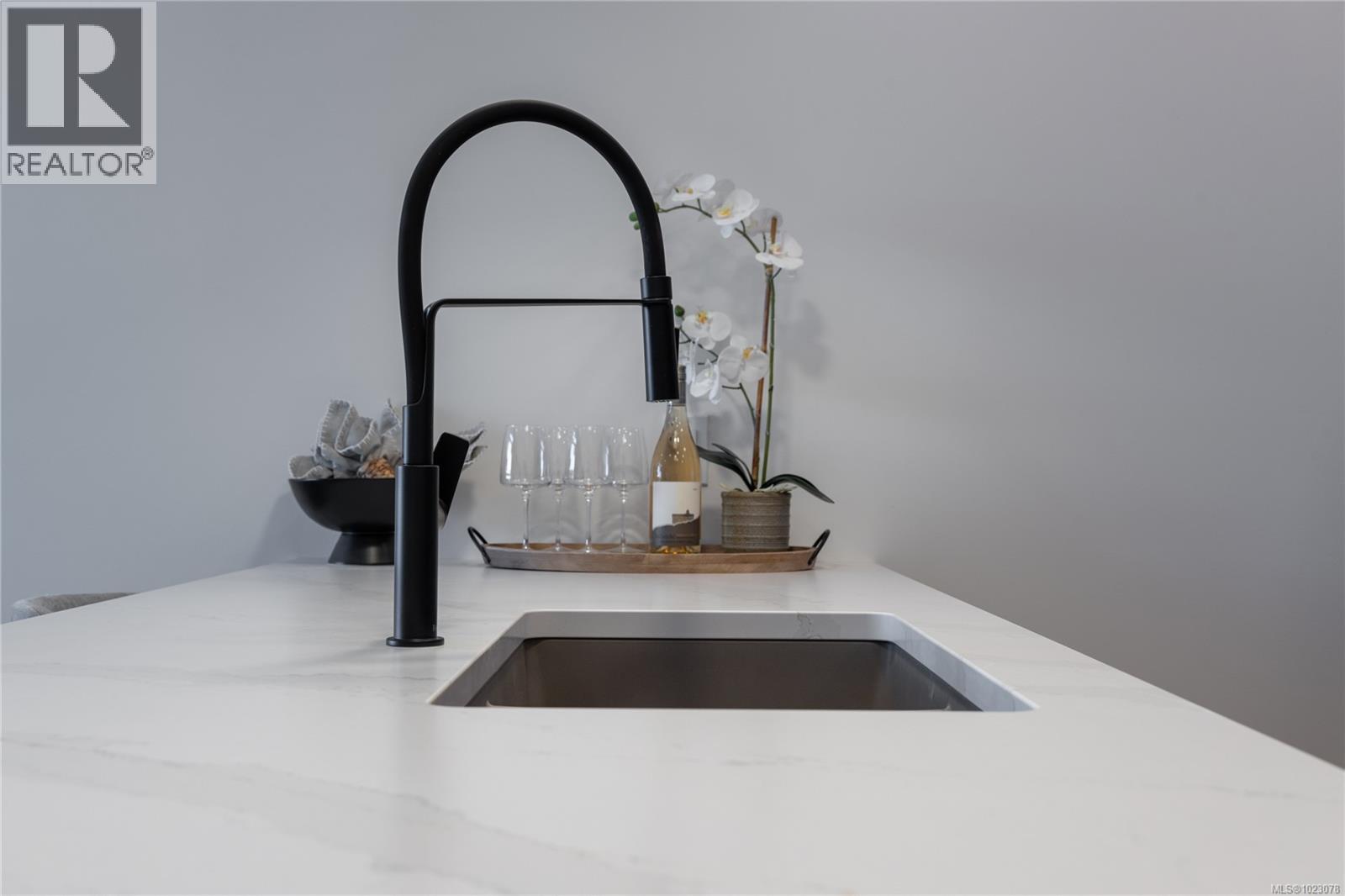 #102 201 DOGWOOD DR - 18