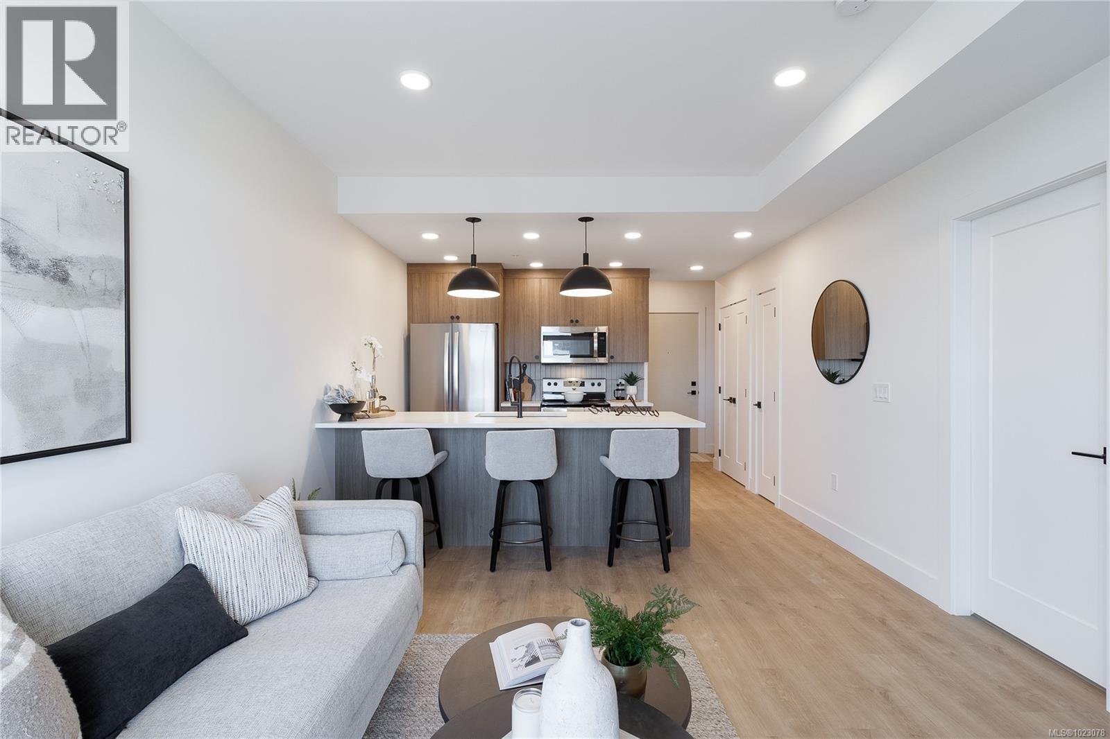 #102 201 Dogwood Dr - 4
