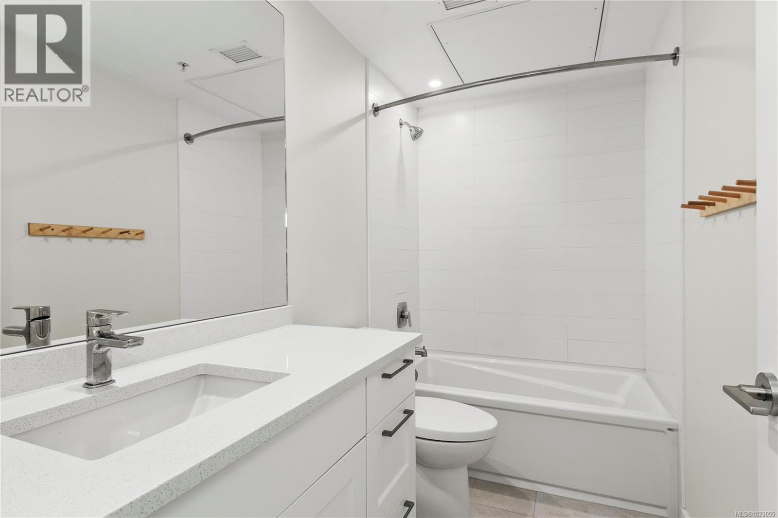 #505 536 ISLAND HWY S - 11