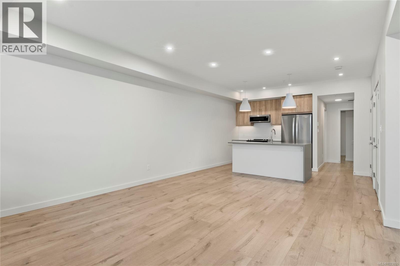 #505 536 ISLAND HWY S - 20