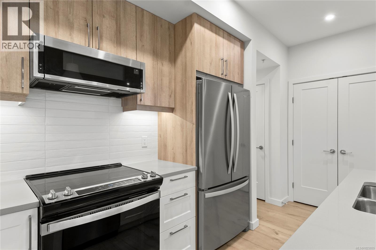 #505 536 ISLAND HWY S - 7