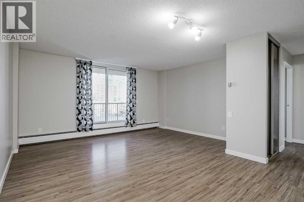 Single Family House for Sale in   Dalton Drive NW Dalhousie Calgary 