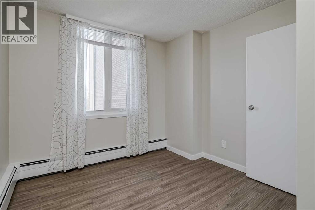 Single Family House for Sale in   Dalton Drive NW Dalhousie Calgary 