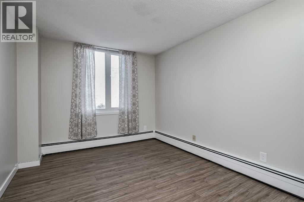 Single Family House for Sale in   Dalton Drive NW Dalhousie Calgary 